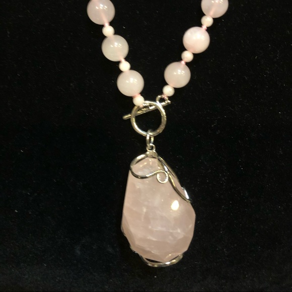 Beautiful Genuine Rose Quartz Pendant Necklace - Picture 6 of 6